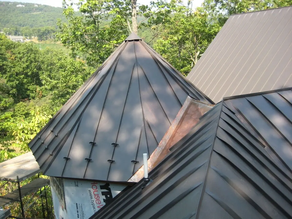 Professional Roof Tarp Installation by Craftsman Roofing in Snodes